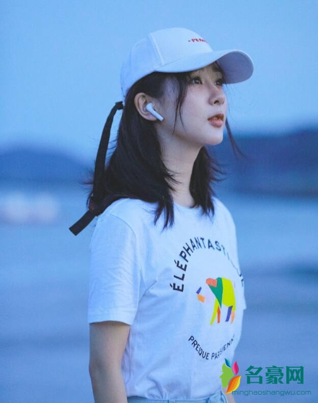 杨紫海边写真曝光