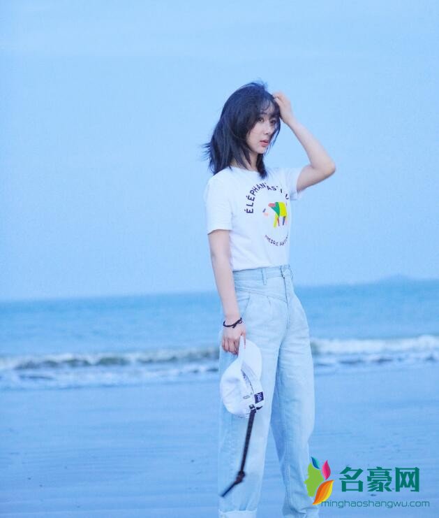 杨紫海边写真曝光