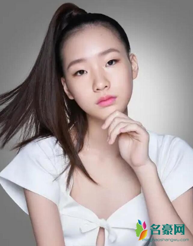 小S大女儿拍广告大片