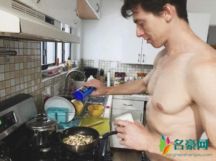 陈赫前妻晒男友做饭