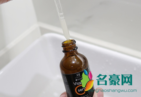 radha beauty vc精华一次用多少合适，rb美白精华虽好可不要贪多！3