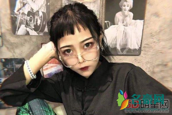 顾茜茜为什么总带眼镜 掩盖鼻子缺陷不懂她的审美