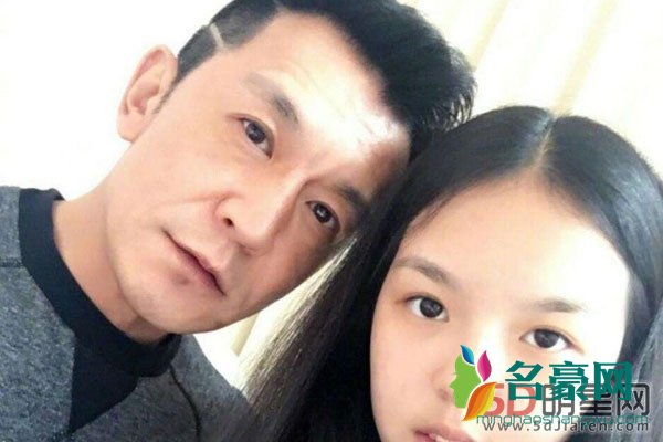 为什么李咏女儿姓法 要是美国国籍跟我们无关