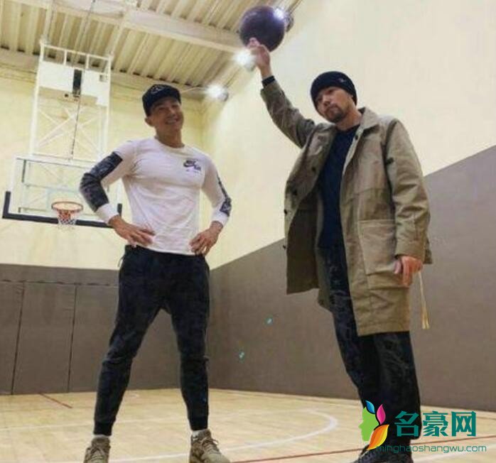 刘耕宏周杰伦打篮球