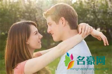 为什么要选择让我们深陷泥潭的婚姻呢?是嫌自己不够老?