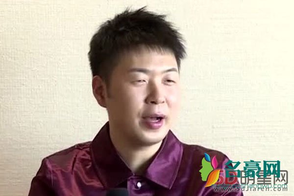 杜海涛下跪回应 原来节目中的痴傻呆萌都是装出来的