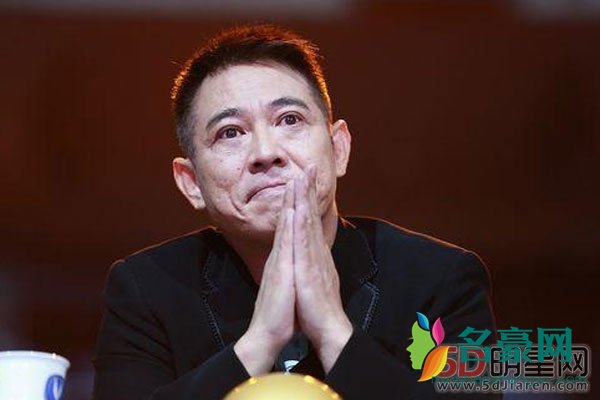 李连杰近照苍老似70岁 李连杰被利智榨干了?老牛耕地太累了