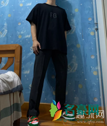 休闲西裤配什么上衣 休闲西裤配什么鞋子好看 