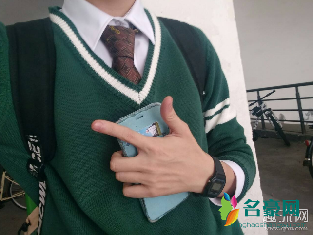 DK制服男生可以穿吗 DK制服男生配色什么鞋子好看