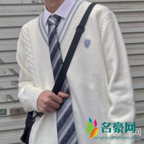 DK制服男生可以穿吗 DK制服男生配色什么鞋子好看