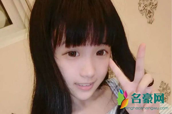 杨清柠孩子死了是不是真的 除了年轻可爱关掉美颜真算不上美女