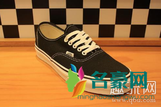 vans和万斯一样吗 vans和万斯有什么区别