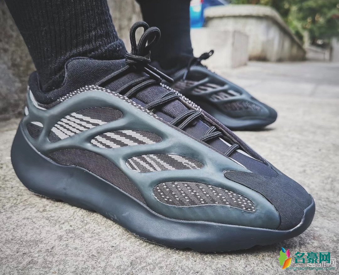 Yeezy 700 V3 黑武士上脚效果 Yeezy 700 V3黑武士什么时候发售