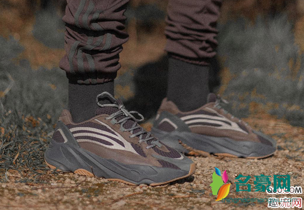 yeezy 700 v2 Geode上脚街拍怎么样 yeezy 700 v2 Geode搭配技巧推荐