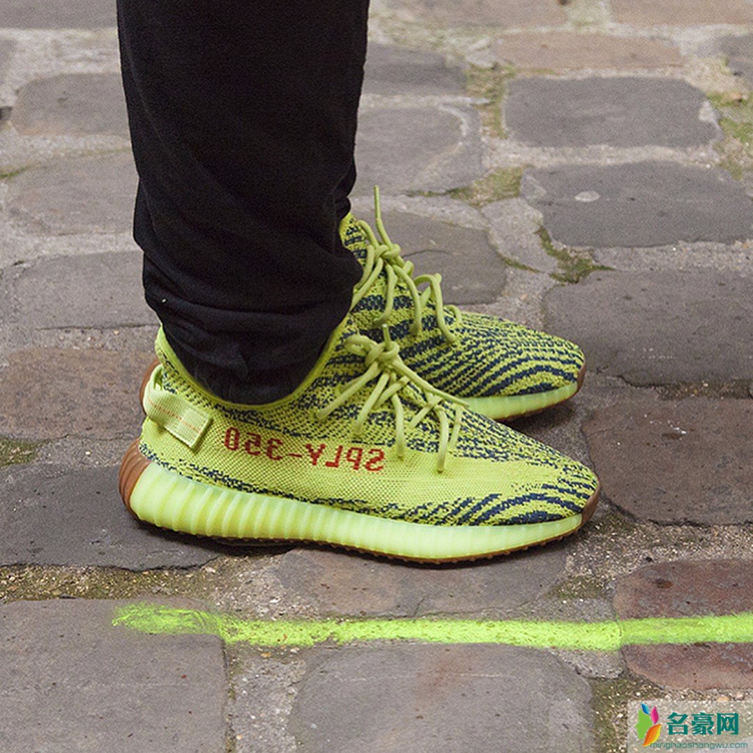 yeezy黄斑马上脚图 YEEZY Boost 350 V2 Semi Frozen Yellow上脚街拍