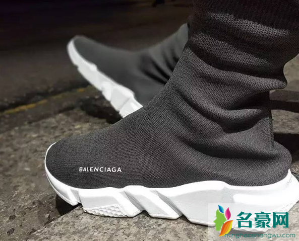 balenciaga袜子鞋怎么搭配 巴黎世家袜子鞋明星搭配示范