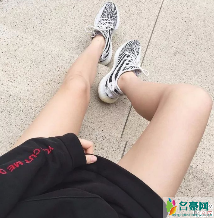 下衣失踪配什么鞋 夏天下衣失踪T恤配什么裤子