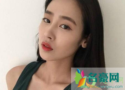 女生喉结位置突出是甲状腺有问题吗3