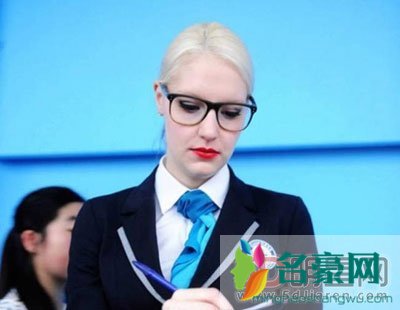 撒贝宁老婆李白的屁股 头发是白的不是传统西方的金发女郎