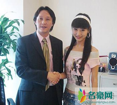 春晚灵异事件白衣女子是真人真事 意外巧合而已吗