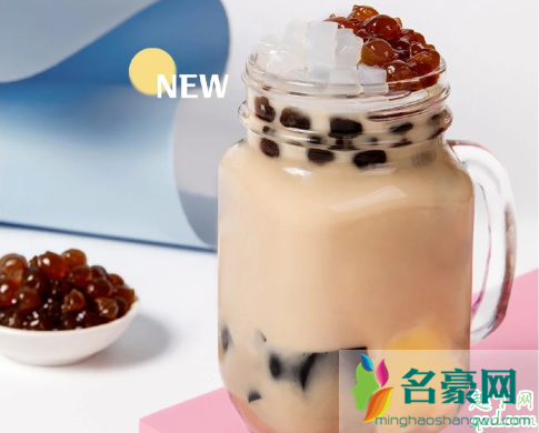 瑞幸新品小鹿料多多奶茶好喝吗？这一杯杯奶茶超多料！1