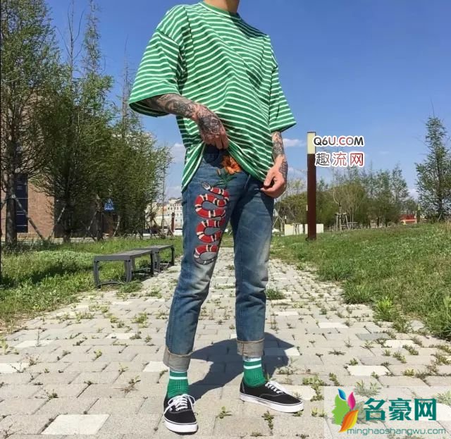 男生T恤怎么买 男生T恤怎么穿搭好看