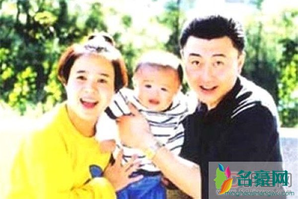刘纯燕的父亲是谁职务 原先金龟子的爸爸是央视的某某台长?