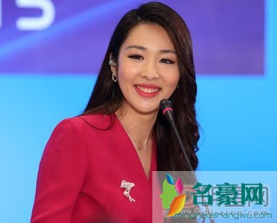 李斯璇的大胸美腿照及个人资料简历 李斯璇最近主持的节目