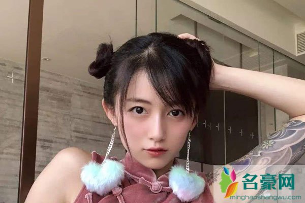 李诞女朋友黑尾酱身高资料 不整整牙吗?李诞女朋友有颗牙明显不合群