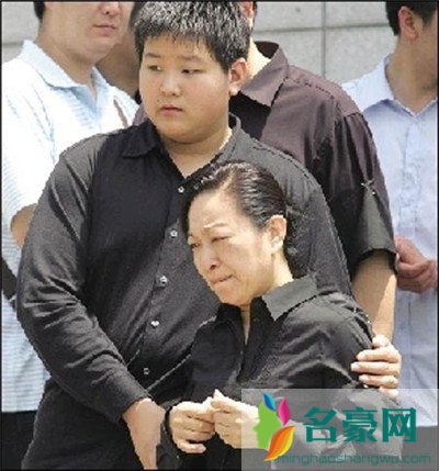 罗京妻子改嫁何人 丈夫去世不管是谁夫人改嫁很正常没必要报道