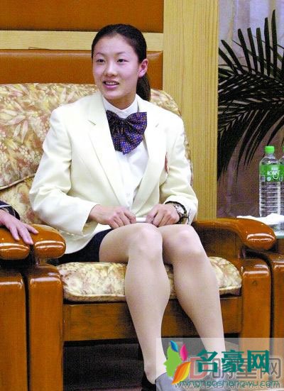 伏明霞面相分析 这女人味口真重,嫁给老头子你有什么感觉?