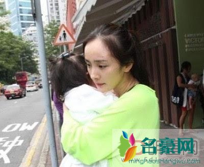 杨幂的女儿小糯米照片 至少她不拿孩子赚钱让孩子健康成长