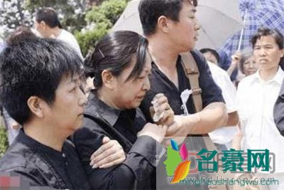 罗京妻子再婚讽刺 女人重情能够等七年,男人最多不到一个月吧?