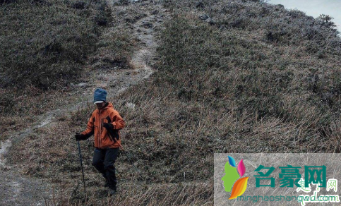 登山鞋要买得比平时大一号吗 登山鞋重的好不好3