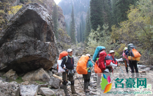 登山鞋要买得比平时大一号吗 登山鞋重的好不好2