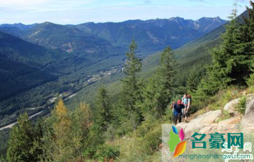 登山鞋要买得比平时大一号吗 登山鞋重的好不好1