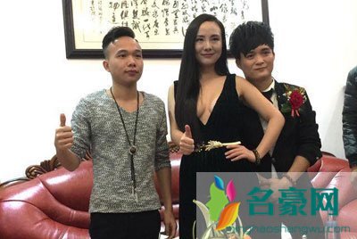 干露露被男粉丝强吻 粉丝扯下干露露胸衣