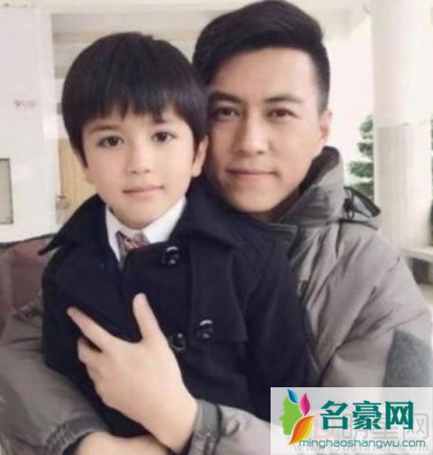 江珊和靳东的孩子真的假的 靳东共有几个孩子?