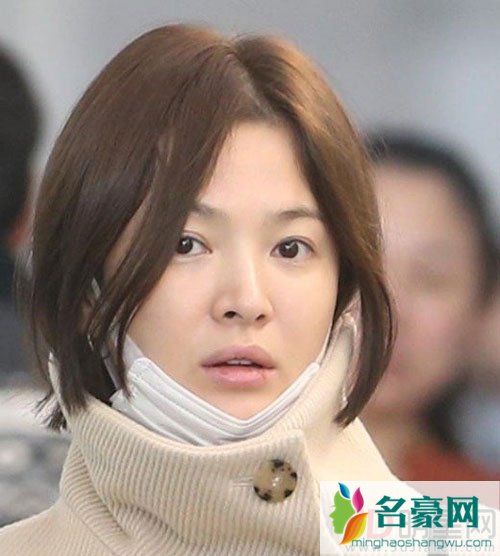 宋慧乔出席中韩国宴 网友化身侦探猜测她是否怀孕