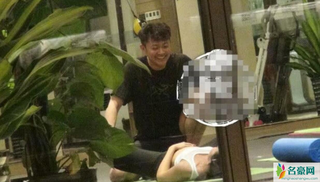 印小天和女友被拍