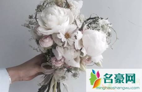 女生抢到手捧花意味着什么2