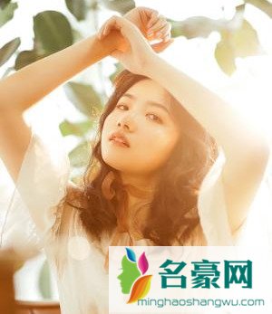 秋季适合什么发型女款_秋天女生剪什么发型_秋冬季女生发型图片3