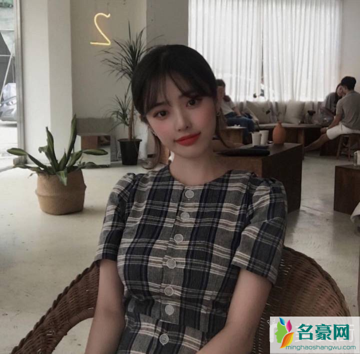 今年秋季女生最流行发型_堪比整容级减龄短发_2019最潮发型女款_2019最新潮流发型女图片7