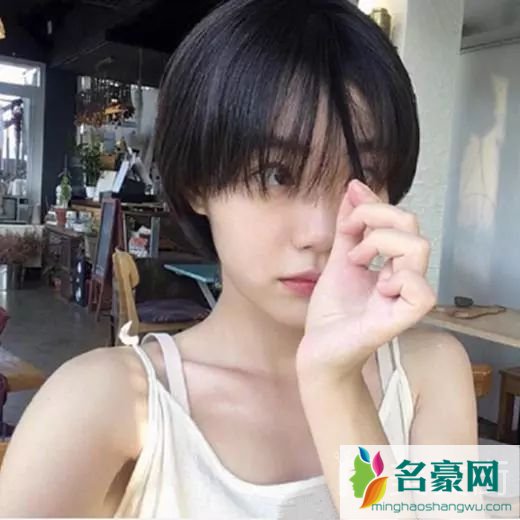 女性发质柔软适合什么发型好看_发质柔软适合什么发型_适合蓬松发质的发型_适合发质软的女生短发发型图片5