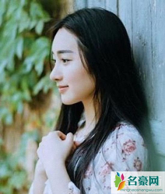 女生什么头发好看 秋季直发最新发型女款温柔显气质2