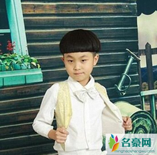 儿童西瓜头发型图片男怎么剪_韩式小男孩留什么发型好看_韩版男童西瓜头剪法1