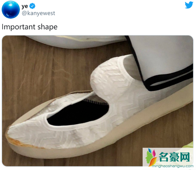 侃爷晒出280款新yeezy：黄色版 Yeezy 700，袜套鞋，拖鞋等全新鞋款！