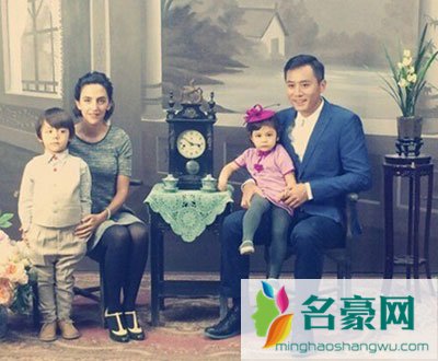 刘烨的女儿和儿子照片 刘烨晒儿子和狗萌照