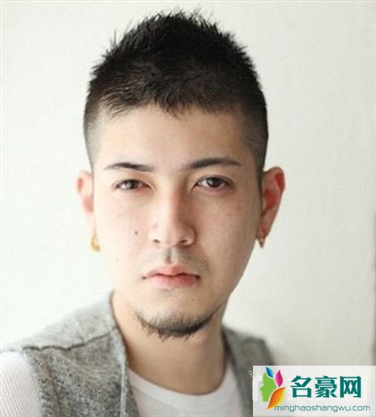 长脸男生适合什么发型_长脸男生适合的短发发型图片1