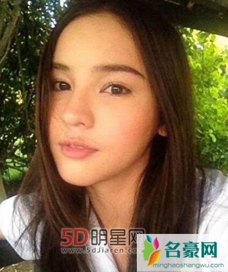 李海娜aom整容了吗 李海娜aom整容前照片